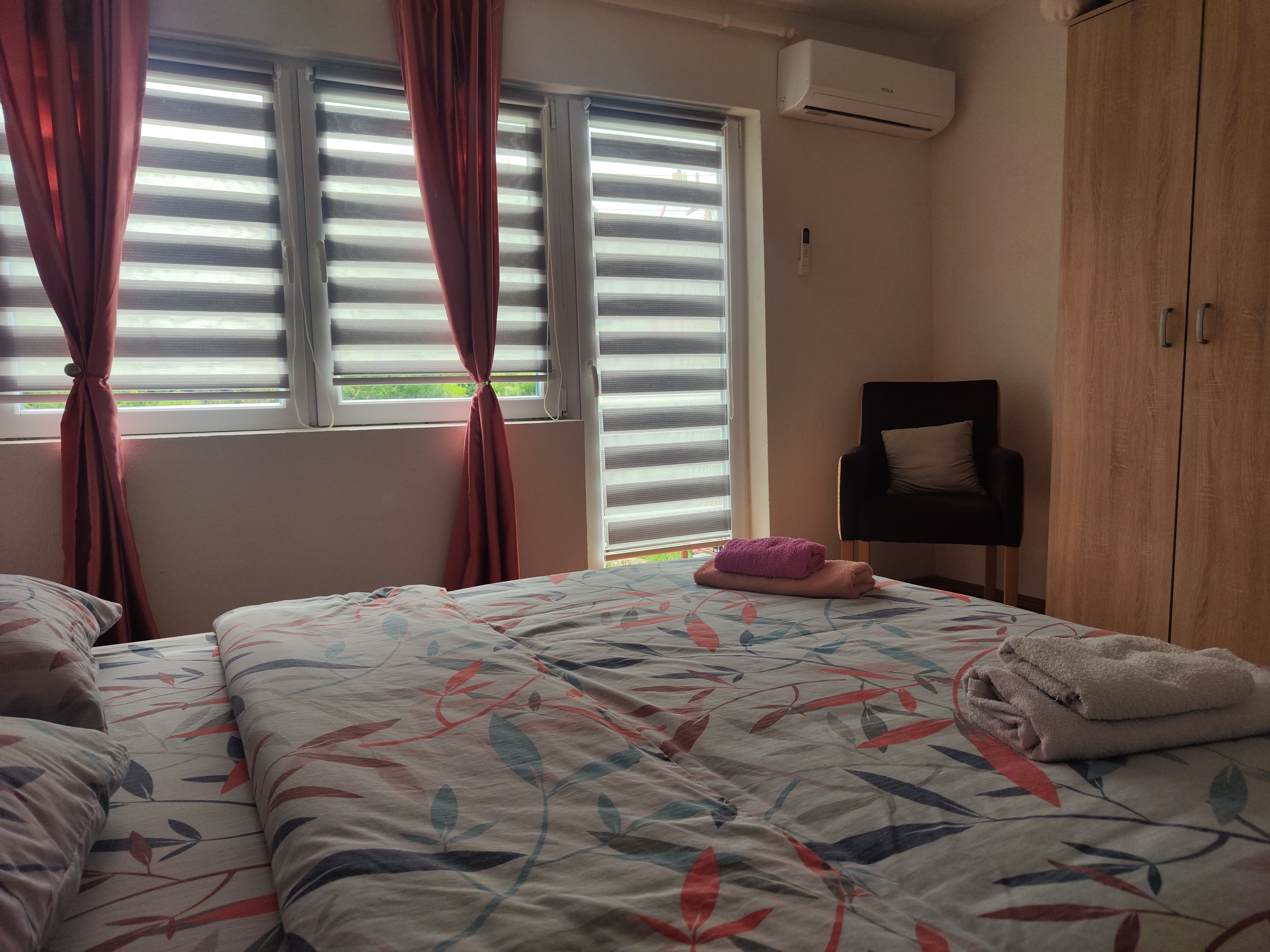 Room 3 - Queen Bed - 2